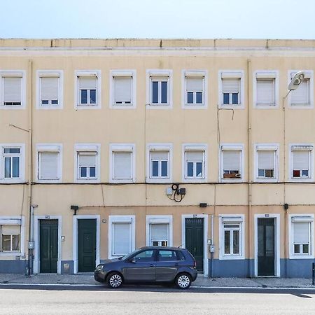 Vita Portucale ! Bright Campo Ourique W/ Terrace Lisbon Bagian luar foto