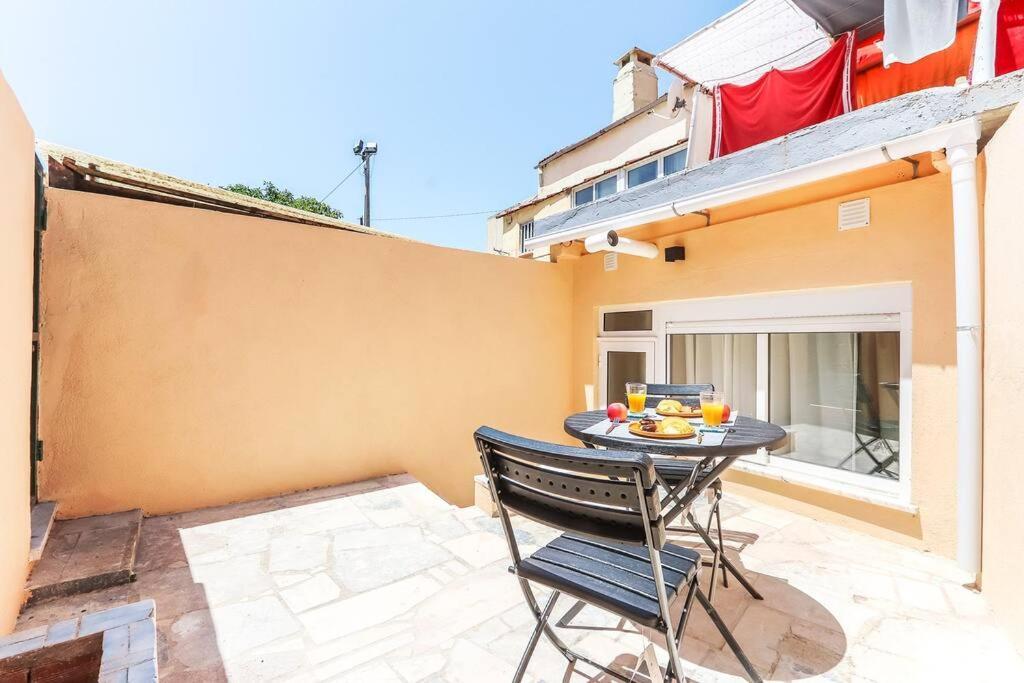 Vita Portucale ! Bright Campo Ourique W/ Terrace Lisbon Bagian luar foto